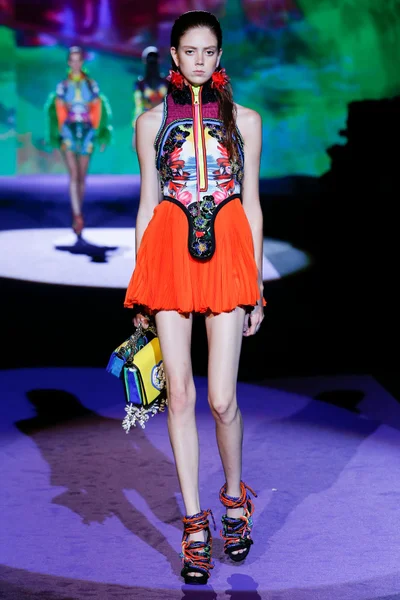 Look 27